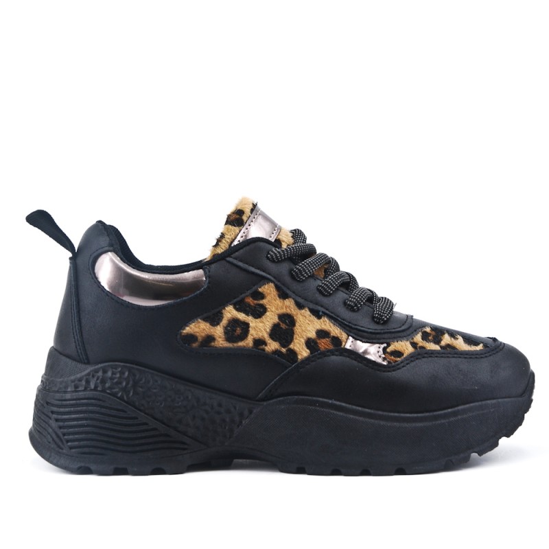 Czarne modne wiązane sneakersy z panterką