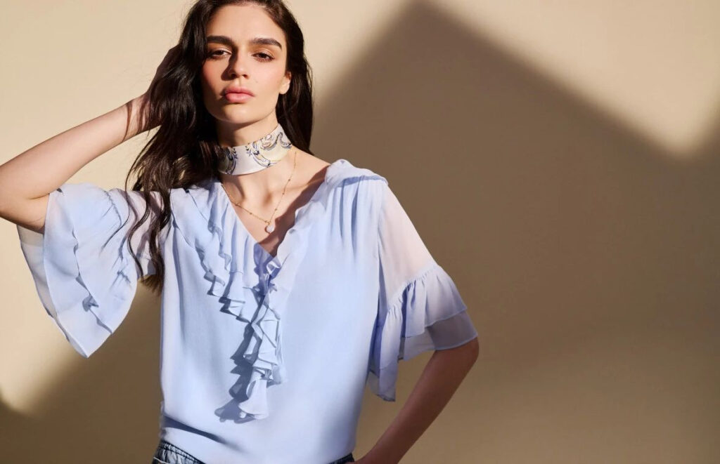 Wybór uniwersalnej bluzy do różnych stylizacji