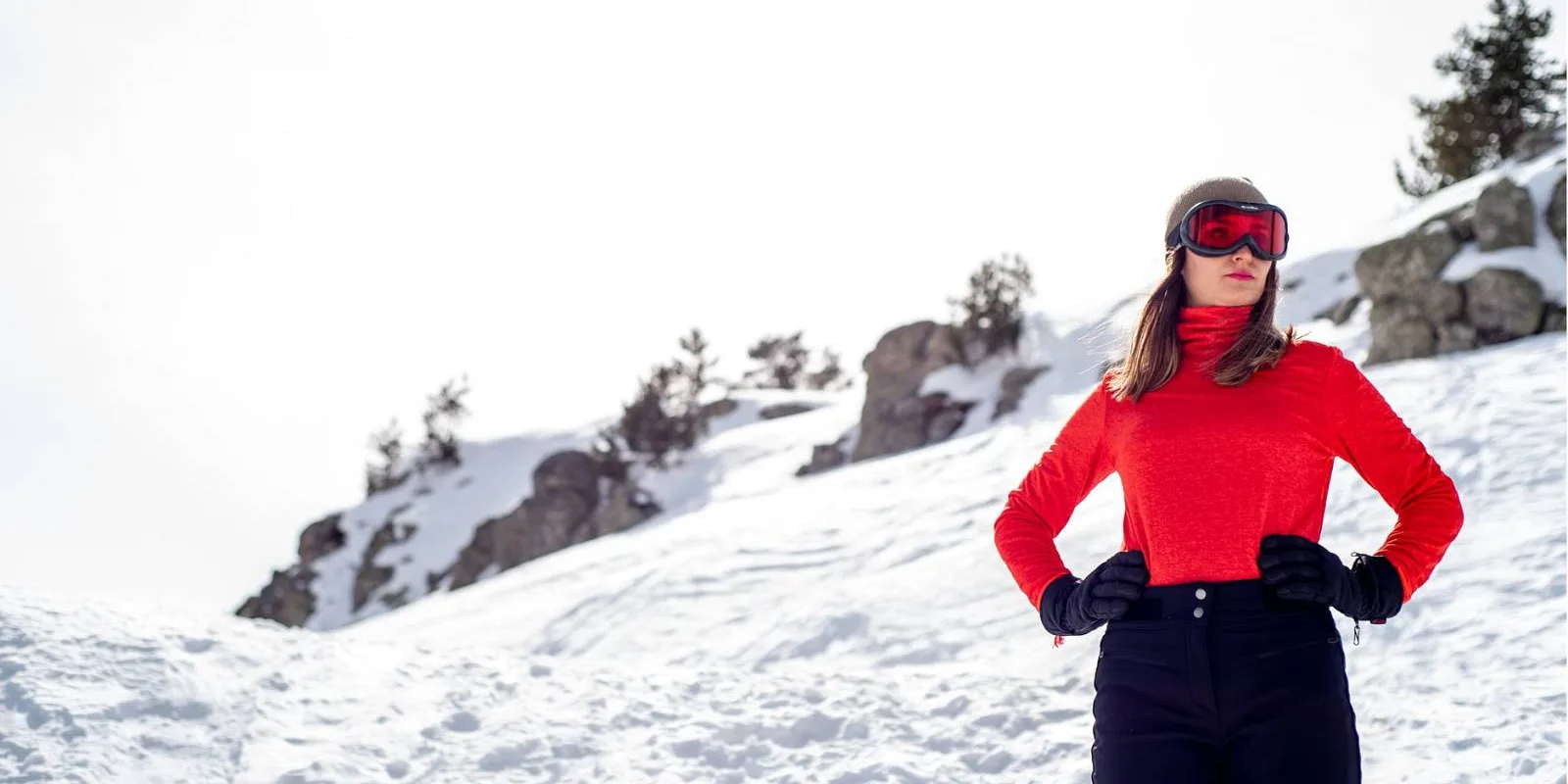 Bluza narciarska damska – jak wybrać wygodny model na stok?